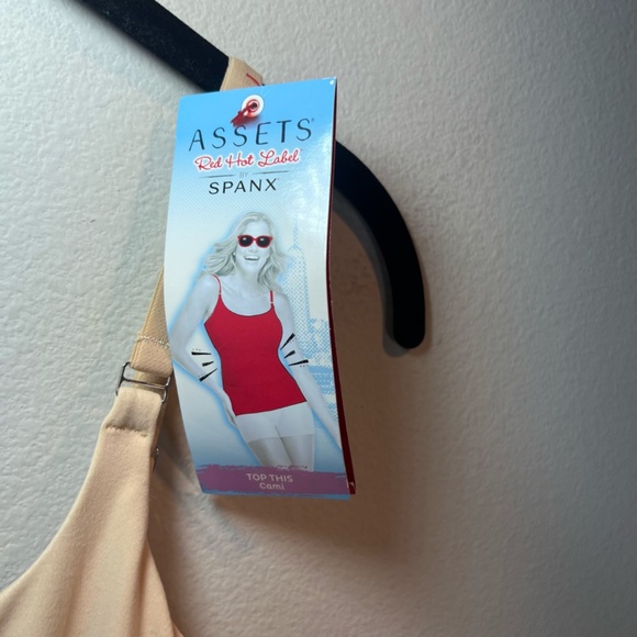 Assets by Spanx Top This Cami Shapewear Nude Beige Slimming Lined NEW Flaw Sz 1X - Picture 2 of 11